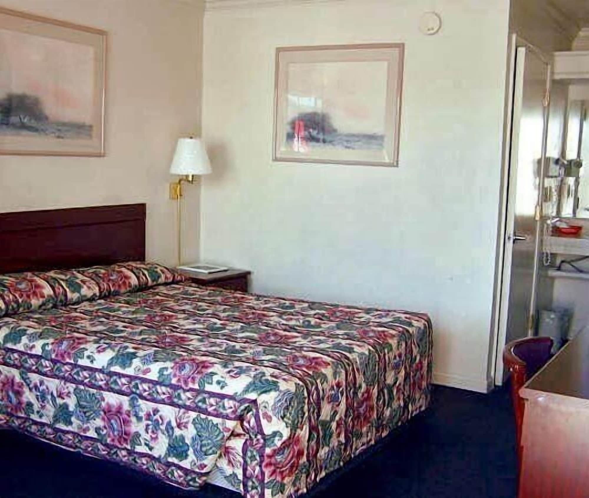 Economy Inn Monterey Seaside Exteriör bild