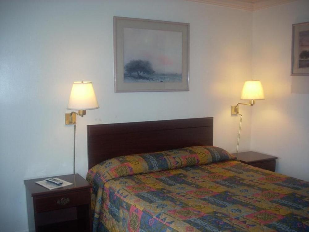 Economy Inn Monterey Seaside Exteriör bild