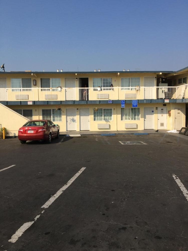Economy Inn Monterey Seaside Exteriör bild
