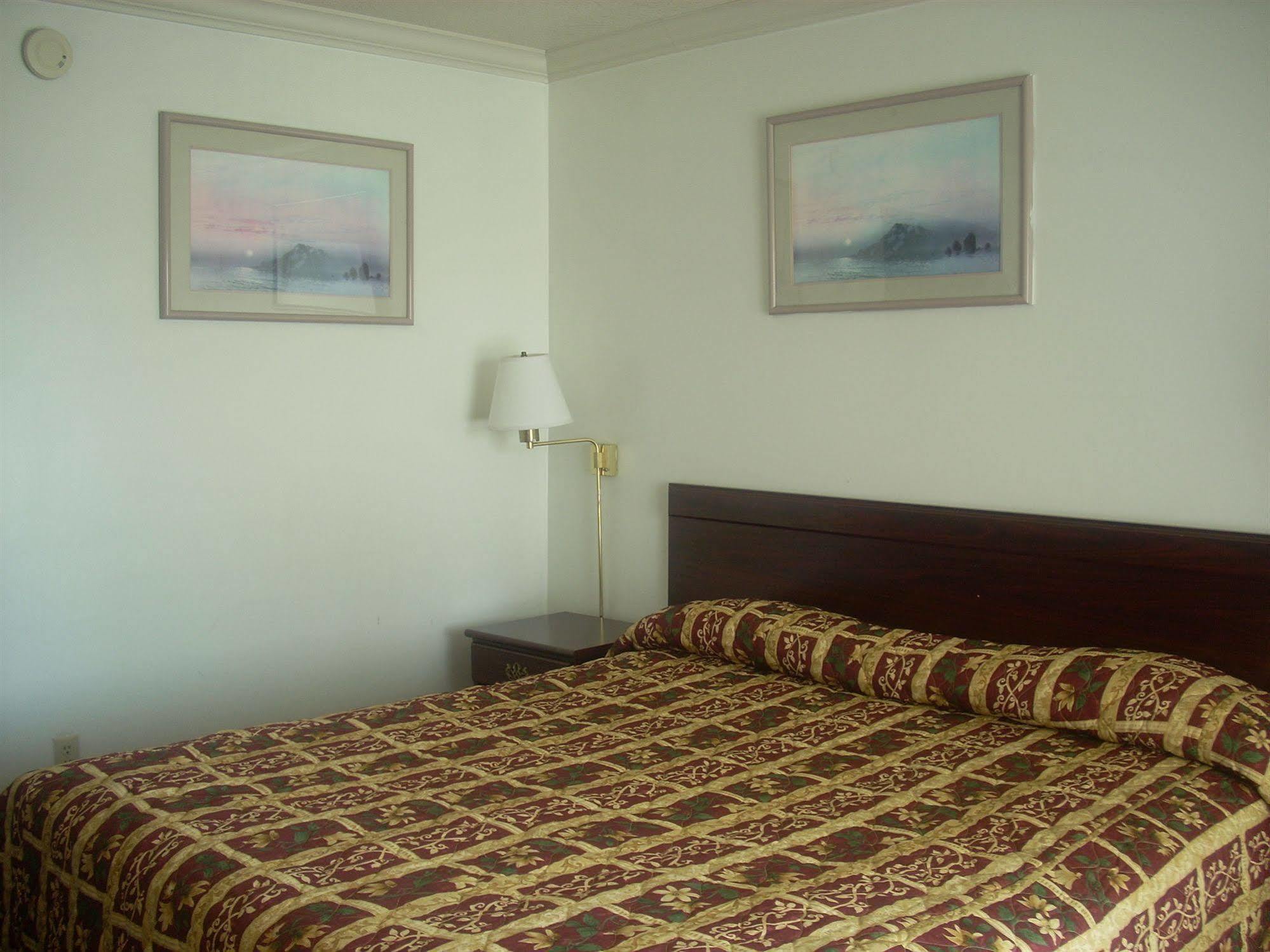 Economy Inn Monterey Seaside Exteriör bild